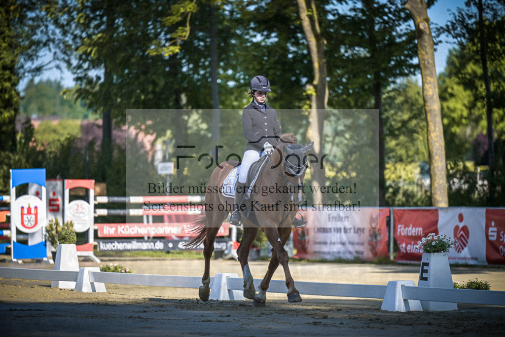 DOS_3019 | Entdecke hochwertige Reitturnierfotos von Foto Oger. Professionell, emotional und authentisch – jetzt Lieblingsmomente im Shop bestellen.Deutschlandweite Turnierfotografie. - Realisiert mit Pictrs.com