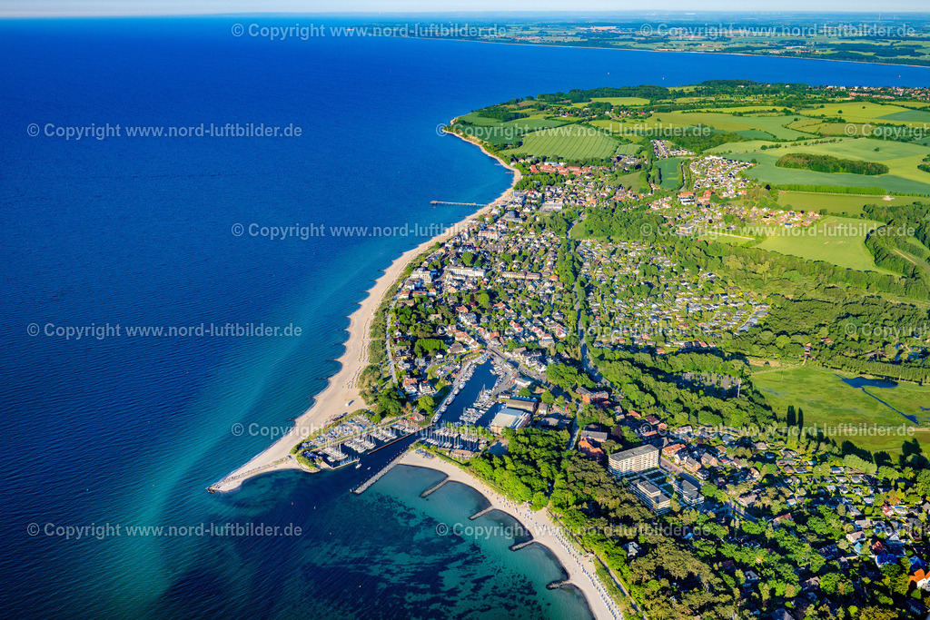 Timmendorf_Niendorf_ELS_8436030622 | NIENDORF 03.06.2022 Ortsansicht an der Meeres-Küste der Ostsee in Niendorf/Ostsee im Bundesland Schleswig-Holstein, Deutschland. // Townscape on the seacoast of Baltic Sea in Niendorf/Ostsee in the state Schleswig-Holstein, Germany. Foto: Martin Elsen