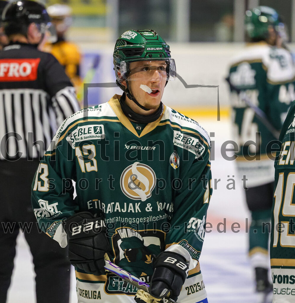 2025-08-22_058_TSV_Erding_gegen_EV_Fuessen | Erding, Deutschland, 22.08.2025:Eishockey, Oberliga Süd 2025 / 2026, Testspiel, TSV Erding gegen EV Füssen, Endergebnis: 1:4Björn Salhi (Erding Gladiators, #13)Foto: Christian Riedel / fotografie-riedel.net