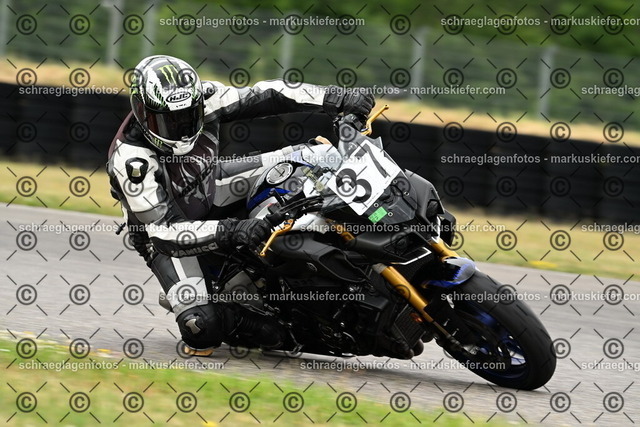 25bt02-1408 | markuskiefer.com - Realisiert mit Pictrs.com