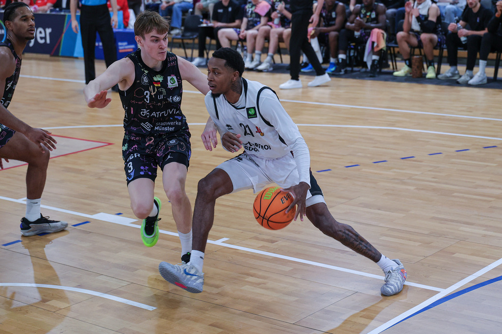 Pro A BAYER GIANTS vs Uni Baskets Münster-23 | Fotos von Basketballspielen aus dem Raum NRW fotografiert von Gero Mueller-Laschet und Daniel Schaefer - Realisiert mit Pictrs.com