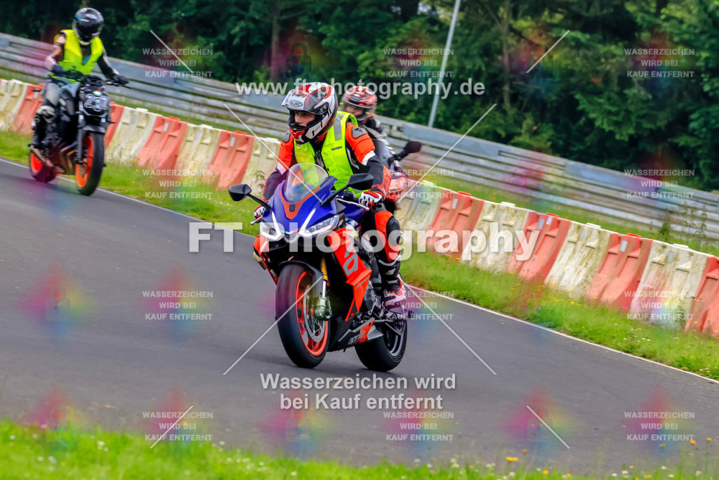 VBK-6825 | Hier findet Ihr Bilder von Touristenfahrten auf der Nürburgring Nordschleife oder von anderen Veranstaltungen die ich besucht habe. Viel Spass beim Durch Schauen 