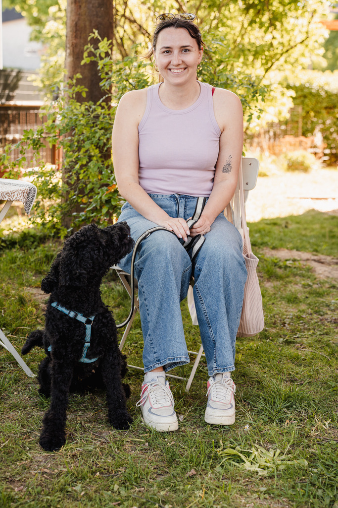 20260426-154 | MuT (Mensch und Tier) mit Mona - Fotografie und Tierkommunikation - Realisiert mit Pictrs.com