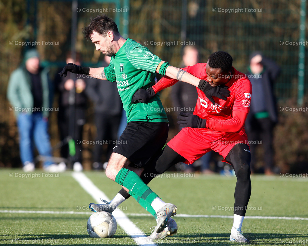 A_LUI_190125_30 | SPORT FUSSBALL TESTSPIEL ASKOE OEDT -UNION PROCORN DIETACH 18.01.2025 IM BILD : ADAMSON SHARAFA (OEDT) UND  MARIO REITER (DIETACH) FOTO:FOTOLUI