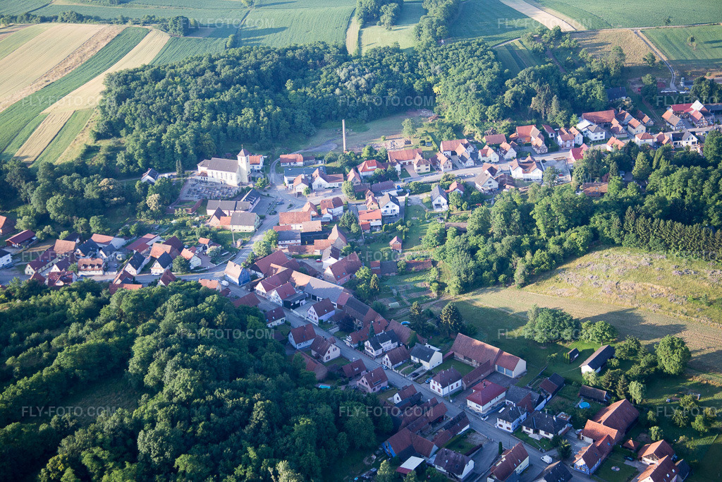 Aerial view: View of the town in Neewiller-près-Lauterbourg in the state Bas-Rhin, France.Photo: IMG_082907.jpg taken on 06/26/2015 by Werner Riehm/FLY-FOTO.comResolution of the original: 5472 x 3648 px
