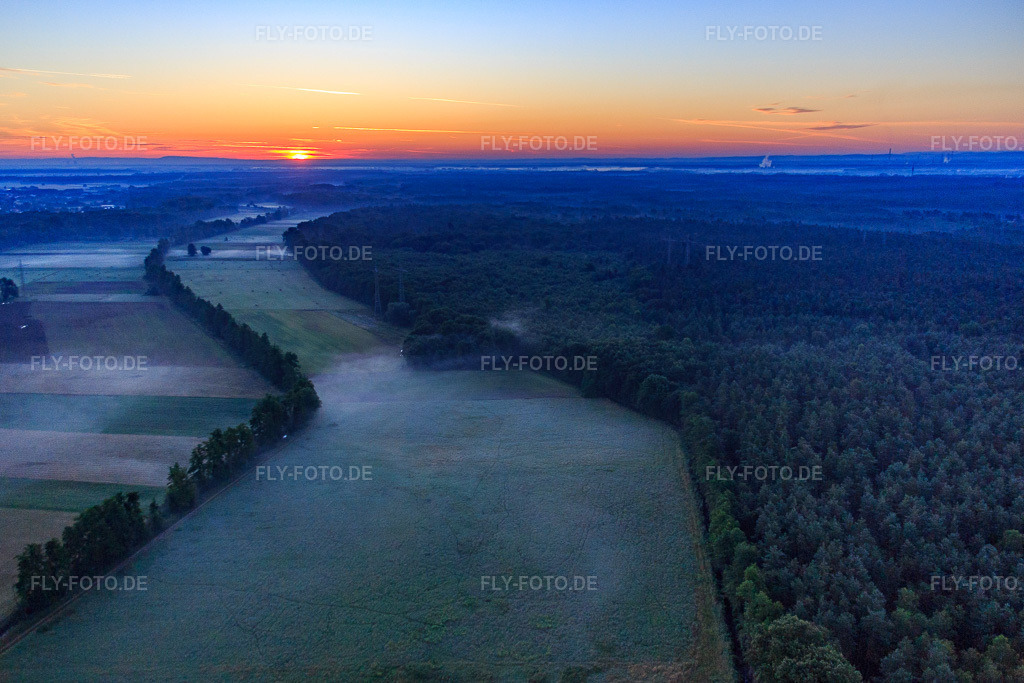 Luftbild: Sonnenaufgang im Otterbachtal mit Morgendunst in Kandel im Bundesland Rheinland-Pfalz in Deutschland. Foto: IMG_091486.jpg vom 10.07.2016 durch Werner Riehm/FLY-FOTO.de