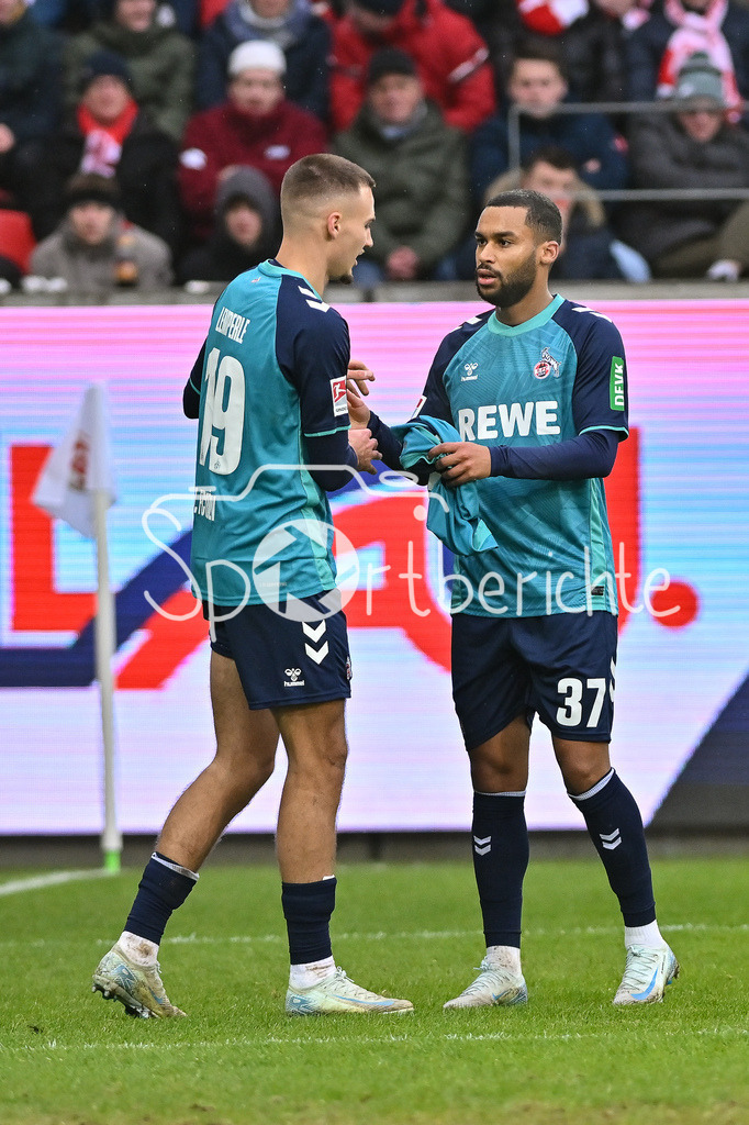 SSV Jahn Regensburg - 1. FC Köln | Torschuetez zum 0-1 Tim LEMPERLE (1. FC Koeln 19) muss nach seinem Treffer verletzt ausgewechselt werden / Jubel / Happy / Verletzung / Auswechslung / 2. Bundesliga: SSV Jahn Regensburg - 1. FC Koen, Jahnstadion am 08.12.2024