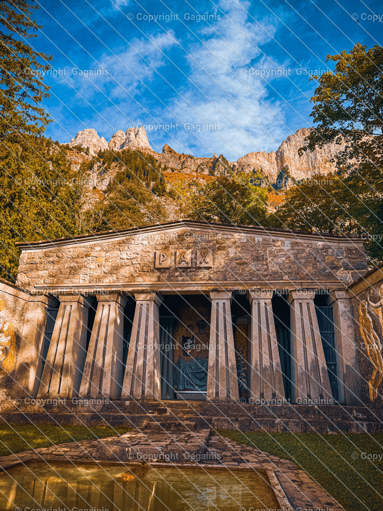 PAX | PAX am Walensee ist ein ruhiger, idyllischer Ort inmitten der Schweizer Alpen, umgeben von malerischen Bergen und dem klaren, türkisfarbenen See. Es bietet eine friedliche Atmosphäre, ideal für Erholung und Naturerlebnisse.