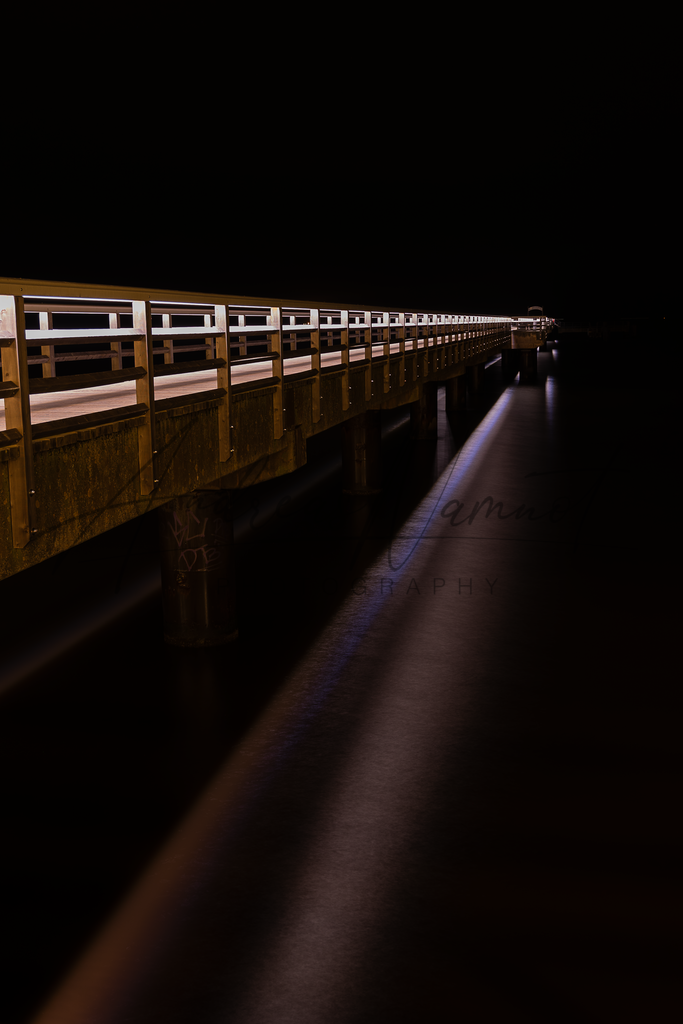 Seebrücke ins "Nichts" | abemdliche Aufnahme des hinteren Teils der Seebrücke in Ahlbeck/Usedom - Realisiert mit Pictrs.com