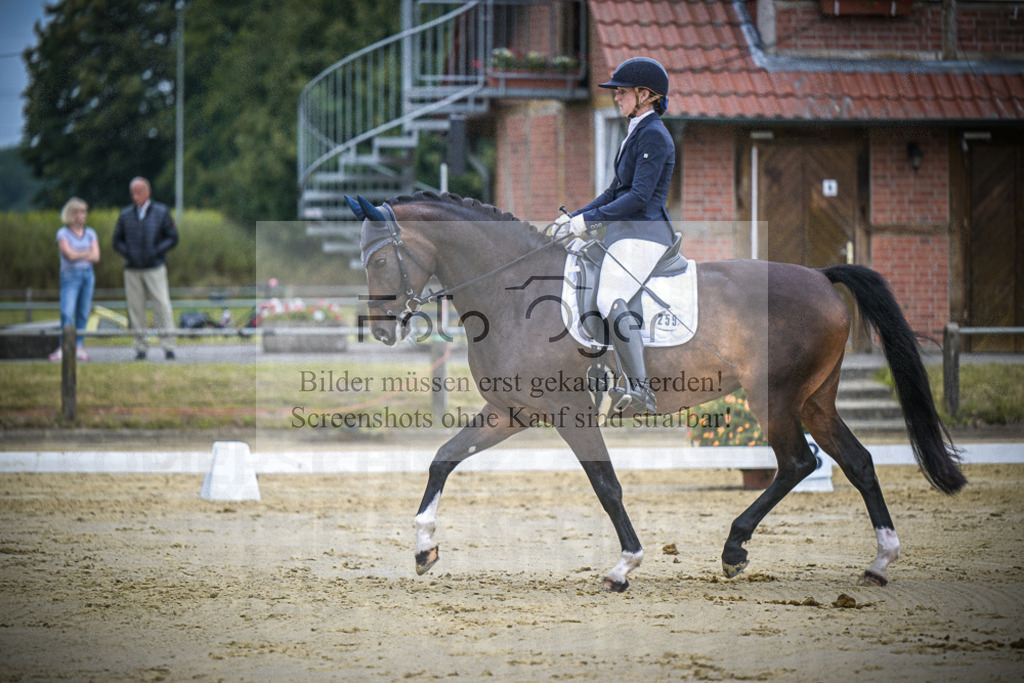 DOS_3170 | Entdecke hochwertige Reitturnierfotos von Foto Oger. Professionell, emotional und authentisch – jetzt Lieblingsmomente im Shop bestellen.Deutschlandweite Turnierfotografie. - Realisiert mit Pictrs.com