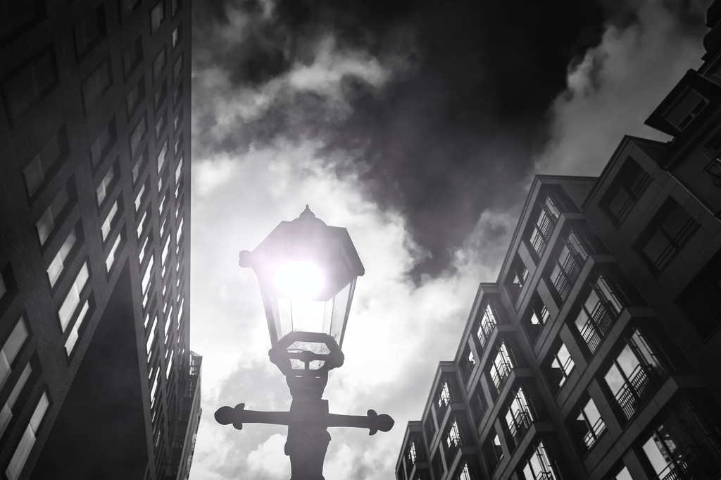 2023_10_14_HH-HOLZHAFEN-HOCHWASSER_MCP4209 sw_02 | Hochwertig gedruckte Fotografien für die Wand, als Kalender und zum Verschenken. Hamburg & Norddeutschland und überall wo ich mit der Kamera unterwegs war.