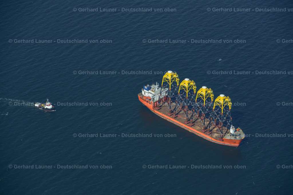 3637876 | SASSNITZ 25.08.2016 Schiff - Spezialschiff TERN in Fahrt mit Jackets - Tragstrukturen - Fundamenten für Offshore - Windkraftanlagen beim Verlassen des Küstenbereiches in Sassnitz an der Ostseeküste im Bundesland Mecklenburg-Vorpommern, Deutschland. Die Dockwise B.V. ist ein Spezialunternehmen für Schwerguttransporte auf dem Wasserweg. Weiterführende Informationen bei: Boskalis,  EEW Holding GmbH &amp; Co. KG,  OWT - Offshore Wind Technologie GmbH. // Ship - special ship TERN traveling with jackets - supporting structures - foundations for offshore - wind turbines when leaving the coastal area in Sassnitz on the Baltic Sea coast in the state Mecklenburg-West Pomerania, Germany. Dockwise B.V. is a specialist company for heavy goods transport by water. Further information at: Boskalis,  EEW Holding GmbH &amp; Co. KG,  OWT - Offshore Wind Technologie GmbH. Foto: Gerhard Launer