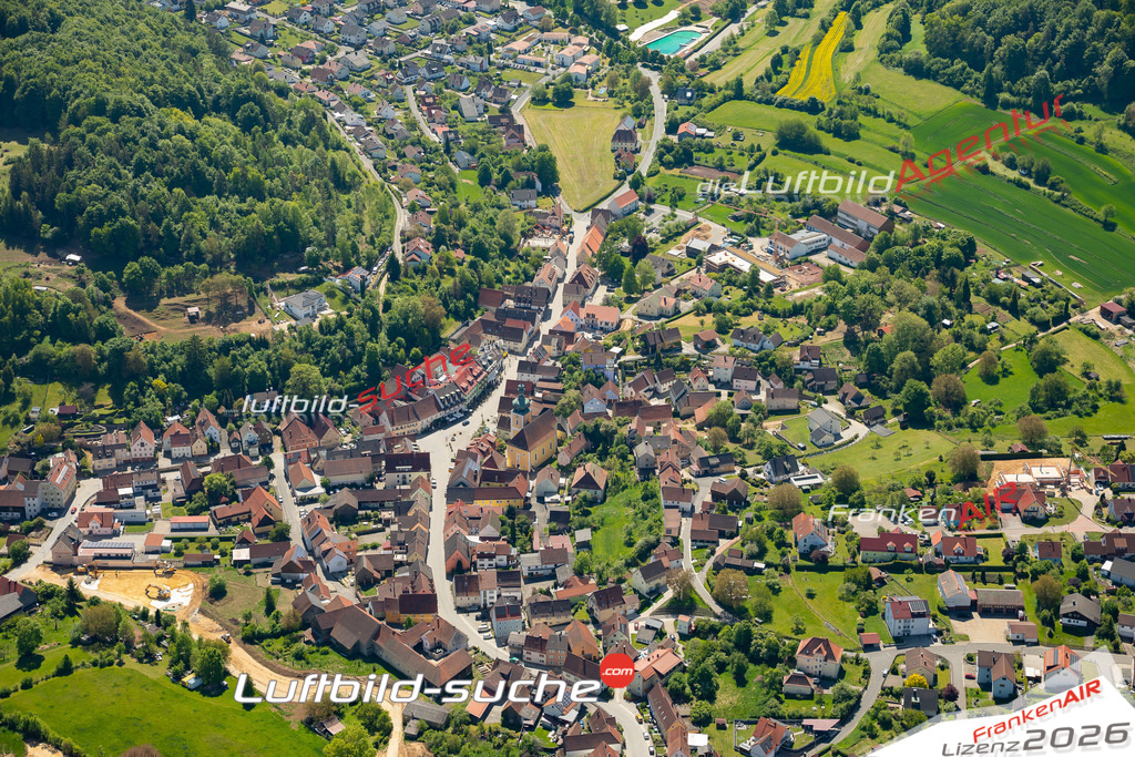 Luftaufnahme der Stadt Königstein - Die Luftaufnahme wurde 2025 vom UL-Flugzeug heraus erstellt ( keine Drohne ) - Hochauflösende Luftaufnahme - für professionelle Ausdrucke geeignet. Die Geschenkidee !Mit Lizenz und Bildrechte bestellbar