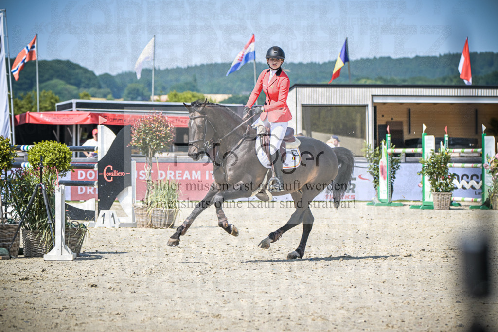 DOS_6425 | Entdecke hochwertige Reitturnierfotos von Foto Oger. Professionell, emotional und authentisch – jetzt Lieblingsmomente im Shop bestellen.Deutschlandweite Turnierfotografie. - Realisiert mit Pictrs.com