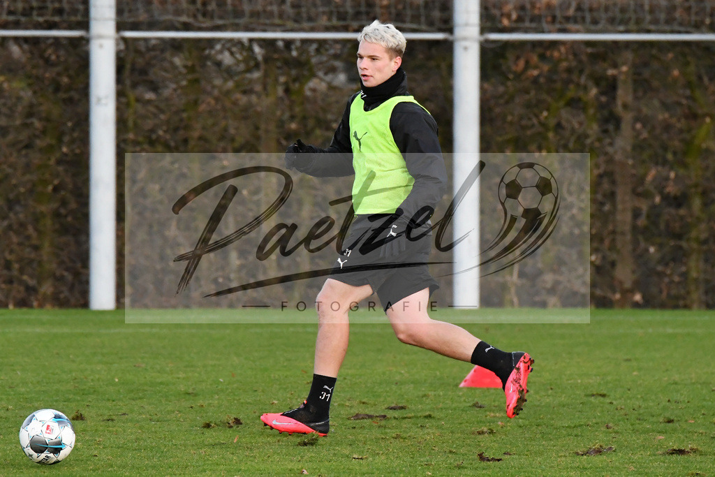 20200121_TRAOSN_0058 | Fußball, Herren: Niklas Schmidt (VfL Osnabrück) in Aktion, am Ball, Einzelaktion beim Training des VfL Osnabrück am 21.01.2020 im Sportpark Illoshöhe in Osnabrück, Deutschland.(Foto von Nico Paetzel) - Realisiert mit Pictrs.com