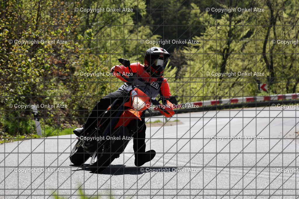 IMG_7395 | Fotograf am Kyffhäuser. Onkel Atze. Kyffhäuser Rennstrecke. Café36. Motorsportfotografie. - Realisiert mit Pictrs.com