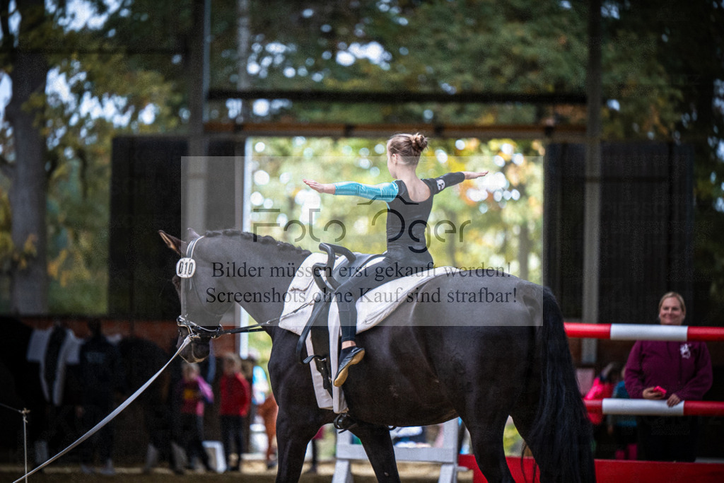 DOS_0083 | Entdecke hochwertige Reitturnierfotos von Foto Oger. Professionell, emotional und authentisch – jetzt Lieblingsmomente im Shop bestellen.Deutschlandweite Turnierfotografie. - Realisiert mit Pictrs.com