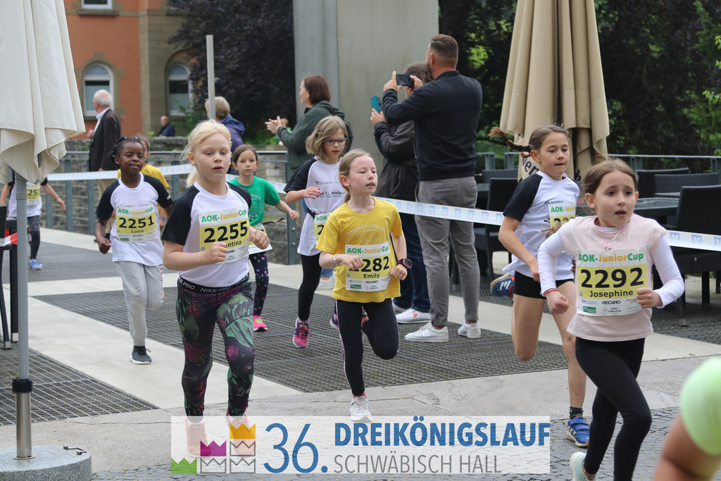 AOK Junior Cup 400m | 3Königslauf 2022 AOK Junior Cup 400m - Realisiert mit Pictrs.com