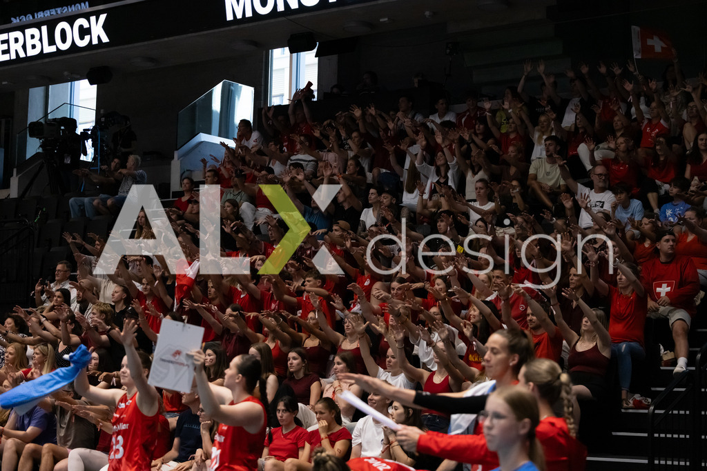 Austria v Switzerland - CEV European League Women | KRIENS, SWITZERLAND - JUNE 14: Fans of Switzerland celebrating a „Monsterblock“ during the CEV European League match between Austria and Switzerland at Pilatus Arena on June 14, 2026 in Kriens, Switzerland. - Realisiert mit Pictrs.com