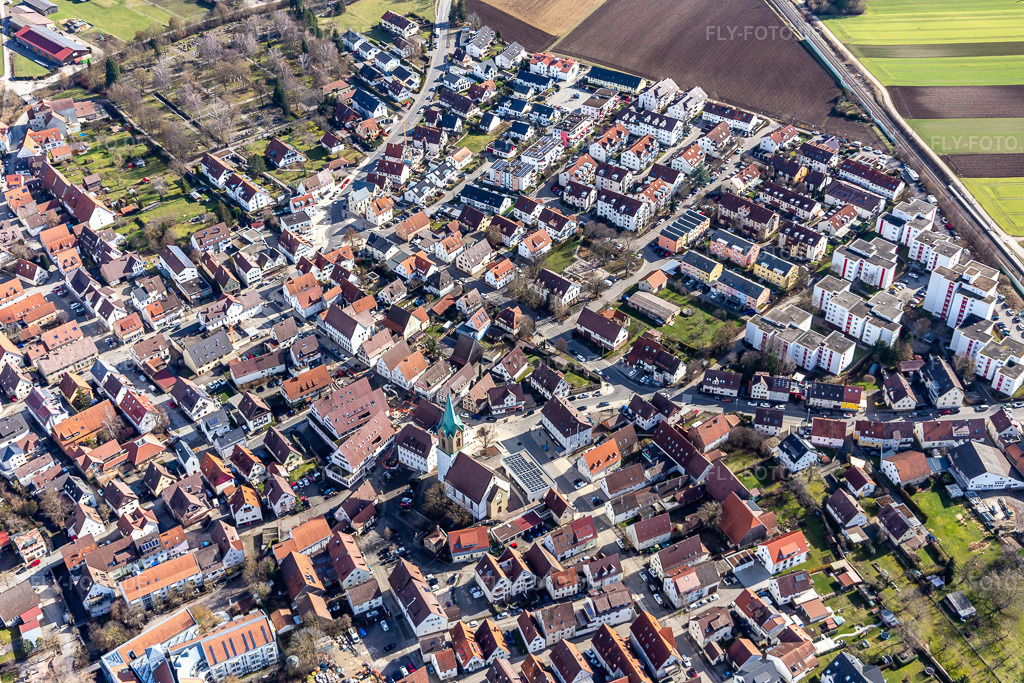 Luftbild: Ortsübersicht aus Osten mit Petruskirche in Renningen im Bundesland Baden-Württemberg in Deutschland. Foto: IMG_125024.jpg vom 20.02.2021 durch Werner Riehm/FLY-FOTO.de