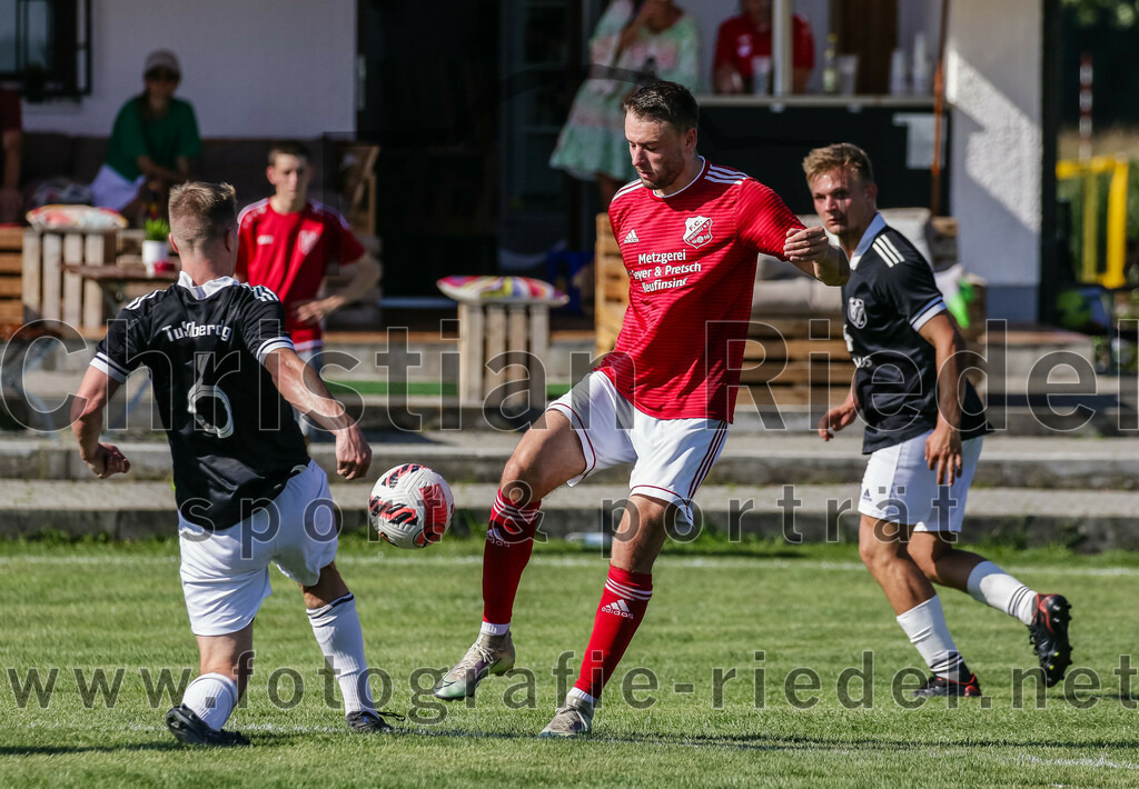 2023-08-20_066_TuS_Oberding_gegen_FC_Finsing_II | Oberding, Deutschland, 20.08.2023:
Fußball, Kreisklasse 2023 / 2024, 3. Spieltag, TuS Oberding gegen FC Finsing II, Endergebnis: 1:1

Markus Holzmann (TuS Oberding, #6), Benedikt Schiwietz (FC Finsing, #9)

Foto: Christian Riedel / fotografie-riedel.net