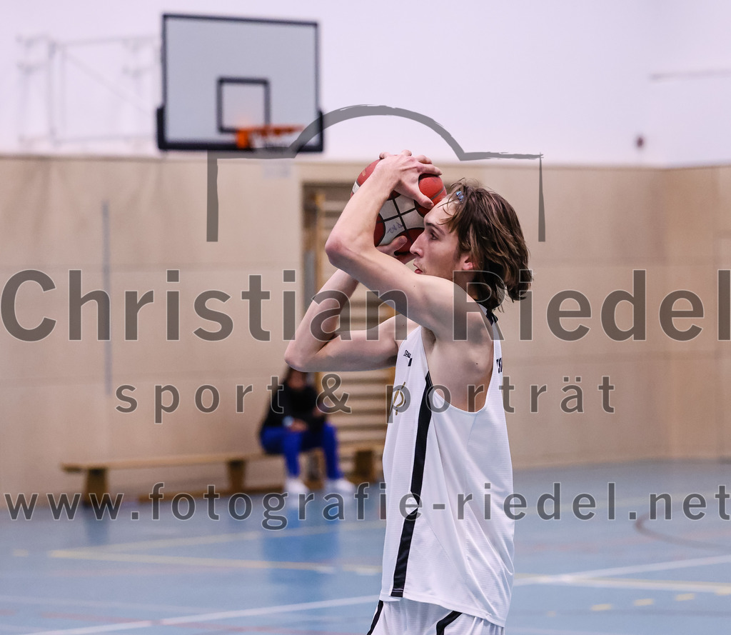 2022-04-03_054_TSV_Vaterstetten_gegen_SV_Weissblau-Allianz_Muenchen | Vaterstetten, Deutschland, 03.04.2022:
Basketball, Bezirksoberliga Herren 2021 / 2022, 14. Spieltag, TSV Vaterstetten gegen SV Weißblau-Allianz München, Endergebnis: 86:54

Lionel Winter (TSV Vaterstetten, #2)

Foto: Christian Riedel / fotografie-riedel.net