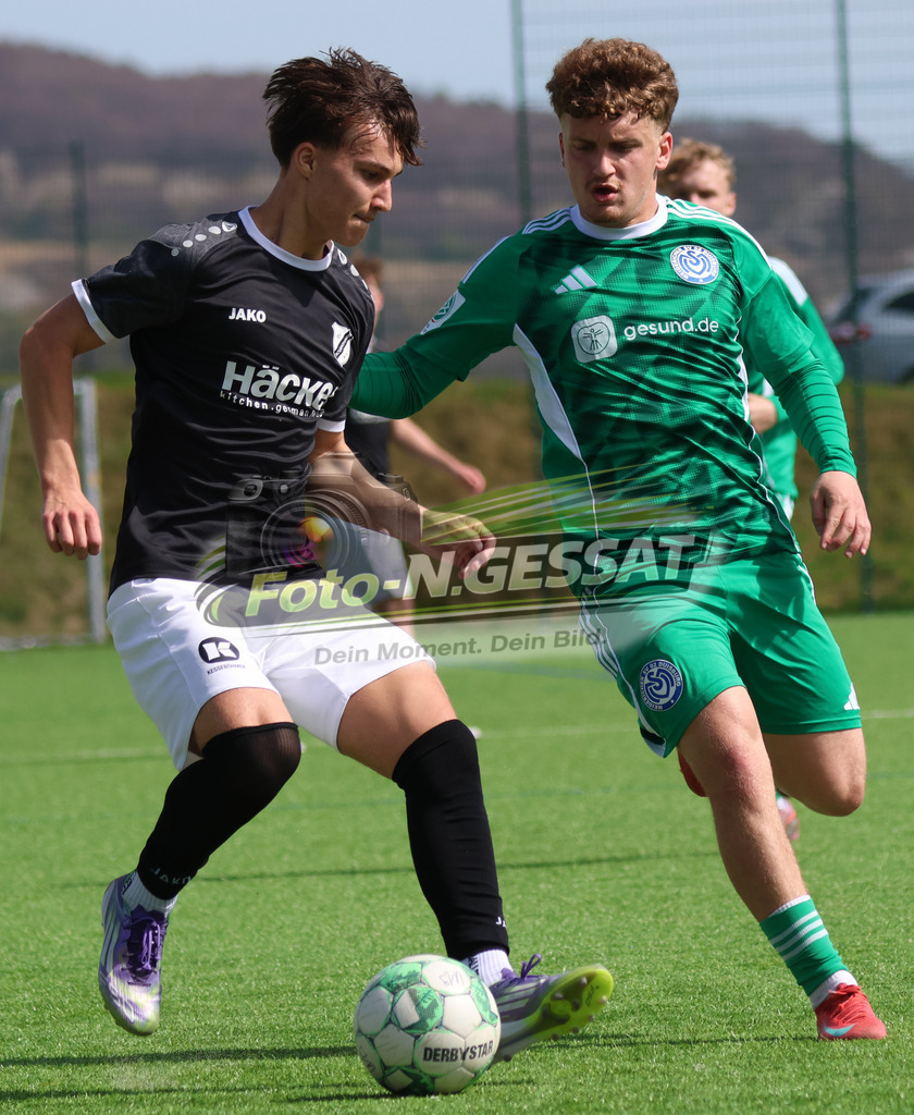 SV Rödinghausen - MSV Duisburg | Auf dem Bild zu sehen: schwarz SV Rödinghausen ; grün MSV Duisburg: SV Rödinghausen, MSV Duisburg, Saison 25/26, A-Jugend, Testspiel, Rödinghausen, Deutschland - Realisiert mit Pictrs.com