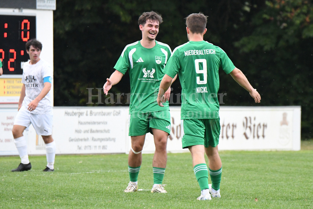 SpVgg Niederalteich : TSV Regen  | Freude über das 1:0 Yannick Stahl  und Florian Nickl - Realisiert mit Pictrs.com