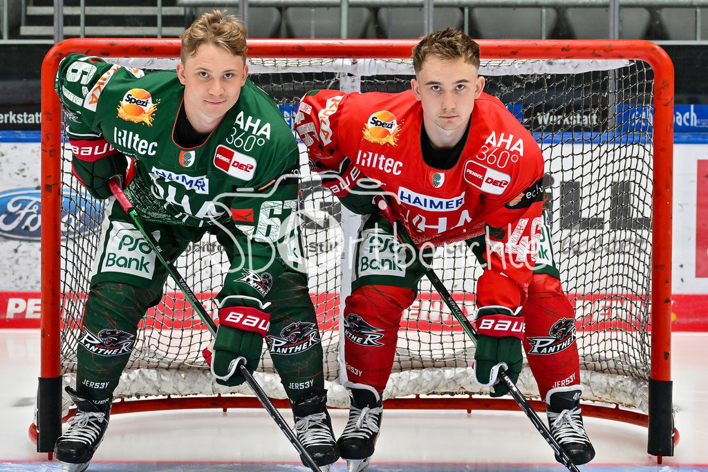 Augsburger Panther 2025/26 | im Bild Florian ELIAS (Augsburger Panther #67) und Moritz ELIAS (Augsburger Panther #46) vor dem Tor / Media Day Augsburger Panther: Curt-Frenzel Stadion am 06.08.2025