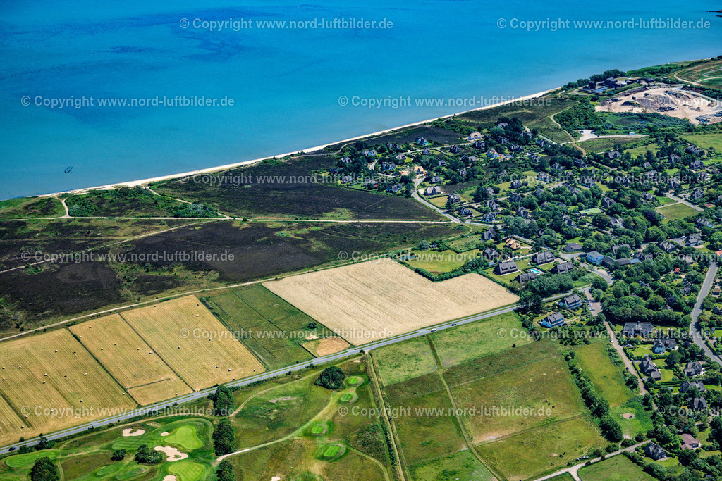 Sylt_Braderup_ELS_5186210625 | WENNINGSTEDT-BRADERUP (SYLT) 21.06.2025 Küstenbereich der Nordsee - Insel in Wenningstedt-Braderup (Sylt) Braderupper Heide Landschaft im Bundesland Schleswig-Holstein. // Coastal area of a??a??the North Sea - island in Wenningstedt-Braderup (Sylt) Braderupper Heide landscape in the state of Schleswig-Holstein. Foto: Martin Elsen