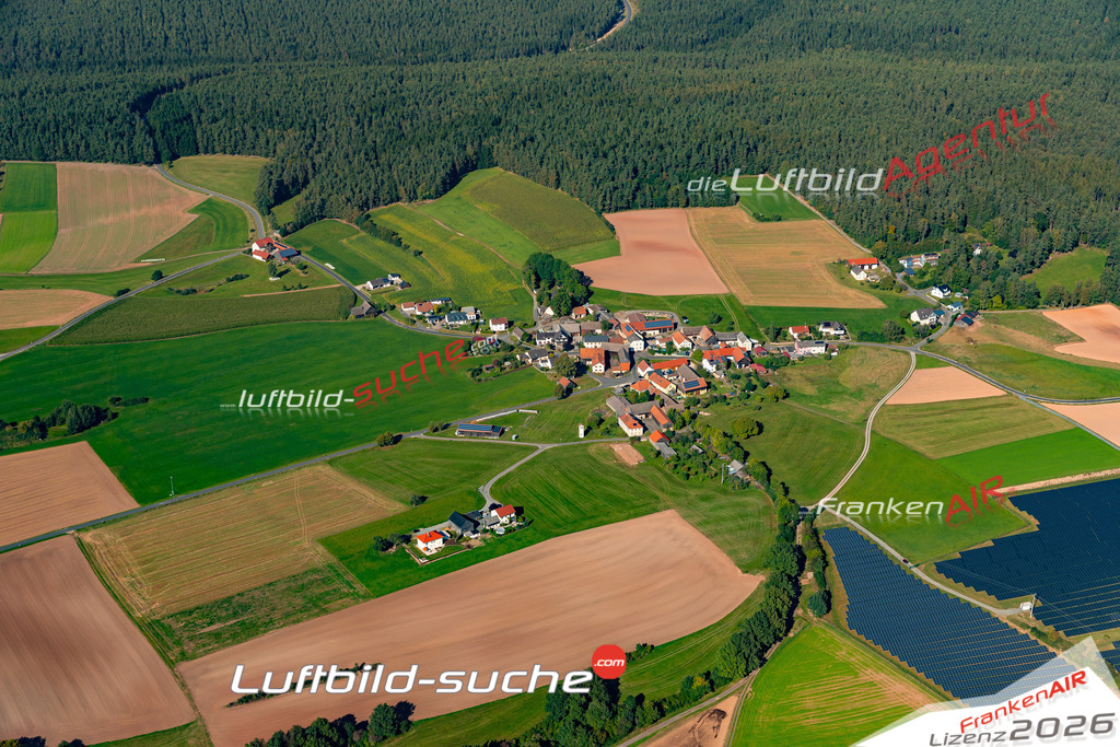 Die Luftaufnahme Riggau - Pressath wurde 2021 mittels Flugzeug (keine Drohne) erstellt. Hohe Auflösung -für große Poster und Wandbilder geeignet!