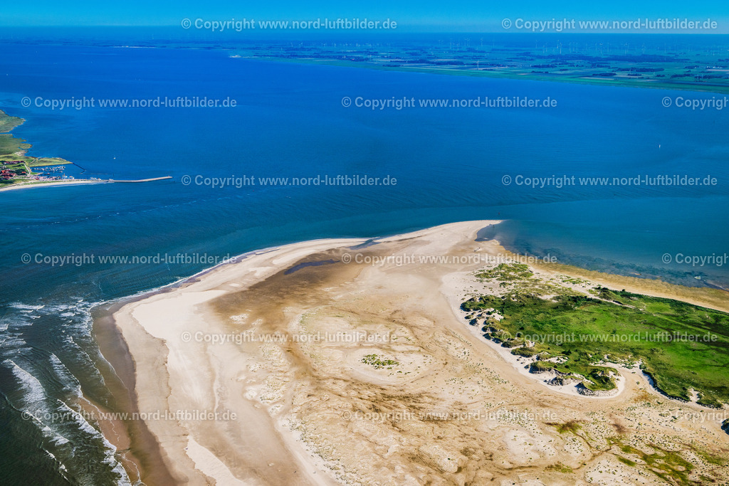 Norderney_Ostseite_ELS_7597050923 | NORDERNEY 06.06.2023 Küsten- Landschaft am Sandstrand " Ostende " mit dem Wrack des ehemaligen Schillsaugers "Capella" und der Ost Bake in Norderney im Bundesland Niedersachsen, Deutschland. // Coastal landscape on the sandy beach "Ostende" with the wreck of the former Schillsauger "Capella" and the Ost Beacon in Norderney in the state of Lower Saxony, Germany. Foto: Martin Elsen