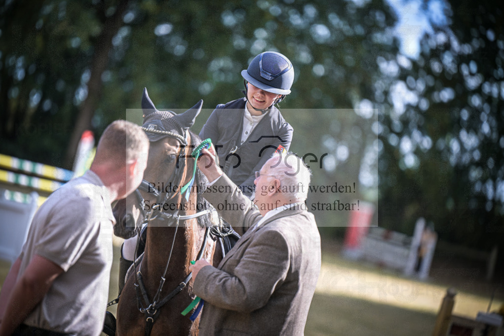 DOS_0043 | Entdecke hochwertige Reitturnierfotos von Foto Oger. Professionell, emotional und authentisch – jetzt Lieblingsmomente im Shop bestellen.Deutschlandweite Turnierfotografie. - Realisiert mit Pictrs.com