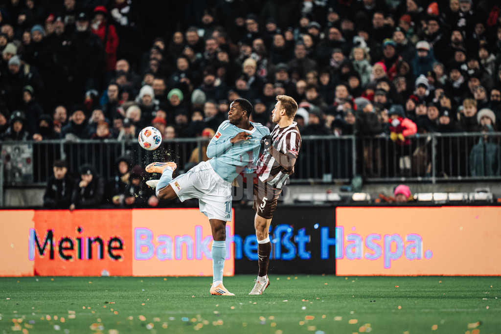 Fußball | Männer | Saison 2025/2026  | Fußball-Bundesliga | 11. Spieltag | FC St. Pauli vs. 1. FC Union Berlin | 23.11.2025 | v.l. Ilyas Ansah (#10, 1. FC Union Berlin) gegen Hauke Wahl (#5, FC St. Pauli)