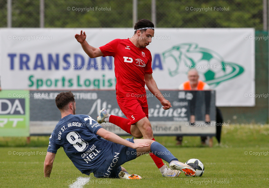 A_LUI_03052025_0018 | SPORT FUSSBALL LL.OST ASKOE OEDT 1B-USV ST.ULRICH 03.05.2025IM BILD: TUNAHAN SAHAN  (OEDT1B) UND CHRISTOPH KUGFARTH (ST.ULRICH)FOTO:FOTOLUI