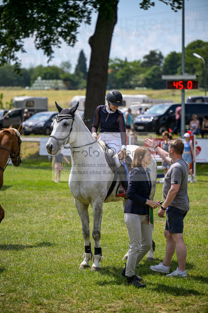 Reitturnier Voxtrup | Entdecke hochwertige Reitturnierfotos von Foto Oger. Professionell, emotional und authentisch – jetzt Lieblingsmomente im Shop bestellen.Deutschlandweite Turnierfotografie. - Realisiert mit Pictrs.com