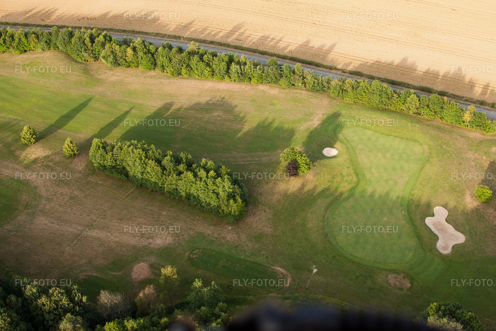 Vue aérienne: Club de golf de Baden-Baden Soufflenheim à Soufflenheim dans le département Bas Rhin, France. Photo: IMG_30544.jpg prise le 09/07/2010 par Werner Riehm/FLY-FOTO.euRésolution de l'original: 4752 x 3168 px
