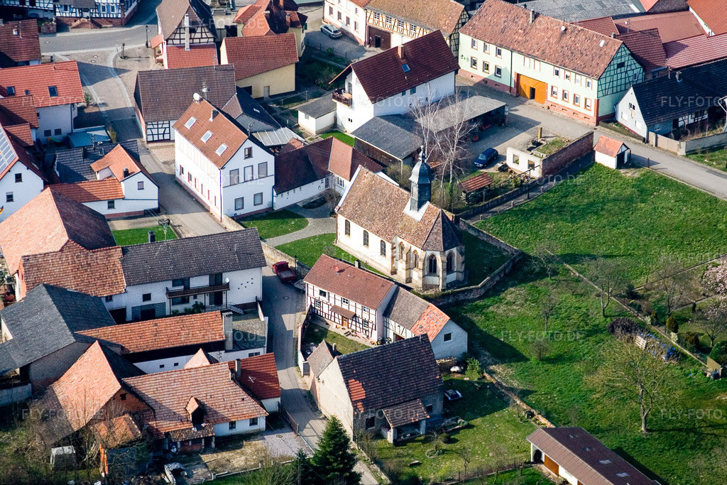Luftbild: Kirchengebäude im Dorfkern in Dierbach im Bundesland Rheinland-Pfalz in Deutschland. Foto: IMG_5540.jpg vom 15.03.2007 durch Werner Riehm/FLY-FOTO.de
