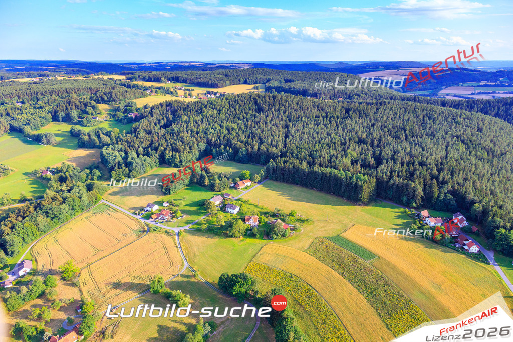 Die Luftaufnahme Hinterstoecken - Kronach wurde vom UL-Flugzeug (keine Drohne) aus fotografiert.Hohe Druck- Auflösung-die Geschenkidee!