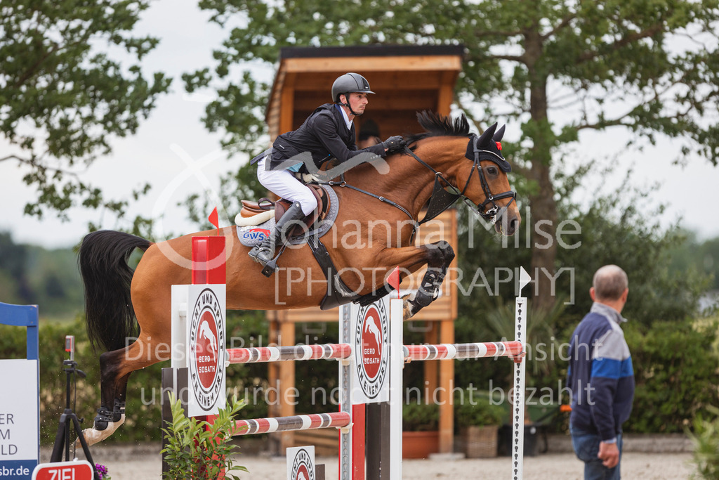 240614_Lemwerder_M2-Springen-442 | Deine schönsten Turniermomente als professionelle Fotos! Entdecke hochwertige Pferdesport-Fotografie im Online-Shop. Jetzt Fotos finden & bestellen!