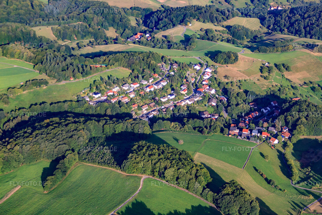 Luftbild: Ortsansicht von Osten im Ortsteil Vöckelsbach in Mörlenbach im Bundesland Hessen in Deutschland. Foto: IMG_52128.jpg vom 19.08.2012 durch Werner Riehm/FLY-FOTO.deAuflösung des Originals: 4752 x 3168 px