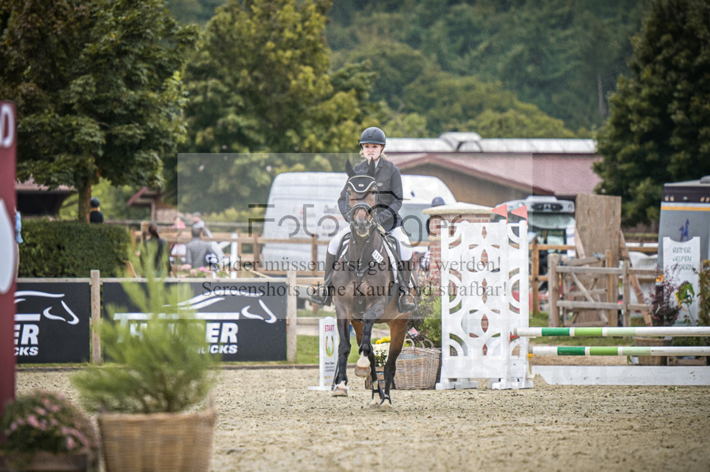 DOS_0542 | Entdecke hochwertige Reitturnierfotos von Foto Oger. Professionell, emotional und authentisch – jetzt Lieblingsmomente im Shop bestellen.Deutschlandweite Turnierfotografie. - Realisiert mit Pictrs.com