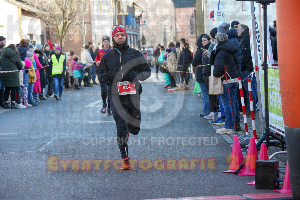 241201_1229_EX1_2378 | Sportfotografie im Rhein-Sieg Kreis, Köln, Bonn, NRW, Rheinland Pfalz, Hessen, etc. Unser Tätigkeitsfeld umfasst den Laufsport vom Volkslauf über den Marathon, Duathlon, Triathon bis zum Ultralauf wie Kölnpfad Ultra oder Schindertrail.