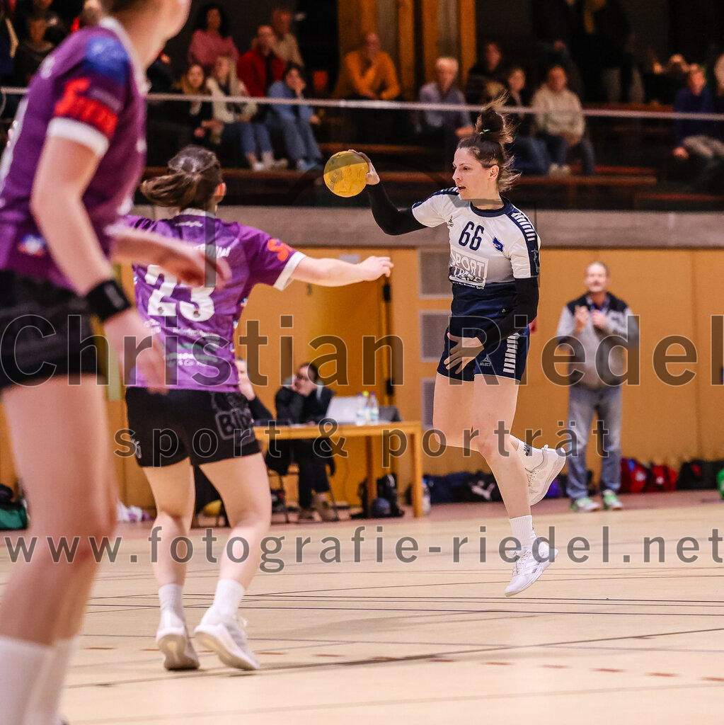 2024-11-24_047_SpVgg_Altenerding_gegen_HC_Donau-Paar_II | Erding, Deutschland, 24.11.2024:Handball, Bezirksoberliga Frauen Altbayern 2024 / 2024, 6. Spieltag, SpVgg Altenerding gegen HC Donau/Paar II, Endergebnis: 24:24Katharina Künstner (SpVgg Altenerding, #23), Julia Fuchs (HC Donau/Paar, #66)Foto: Christian Riedel / fotografie-riedel.net