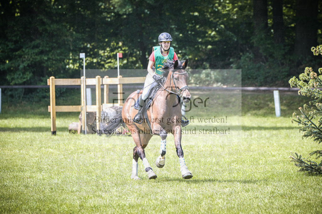 DOS_9039 | Entdecke hochwertige Reitturnierfotos von Foto Oger. Professionell, emotional und authentisch – jetzt Lieblingsmomente im Shop bestellen.Deutschlandweite Turnierfotografie. - Realisiert mit Pictrs.com
