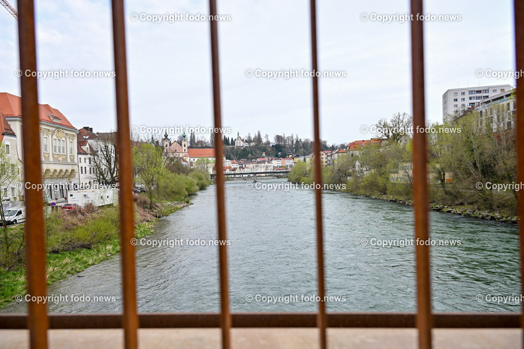 Steyr_ Ennssteg_ 21.03.2024-13 | 21.03.2024, Steyr, AUT, Steyr, im Bild Ennssteg, Enns, Fluss, Uebergang, Bruecke, Fussgaenger, Feature, Symbolbild