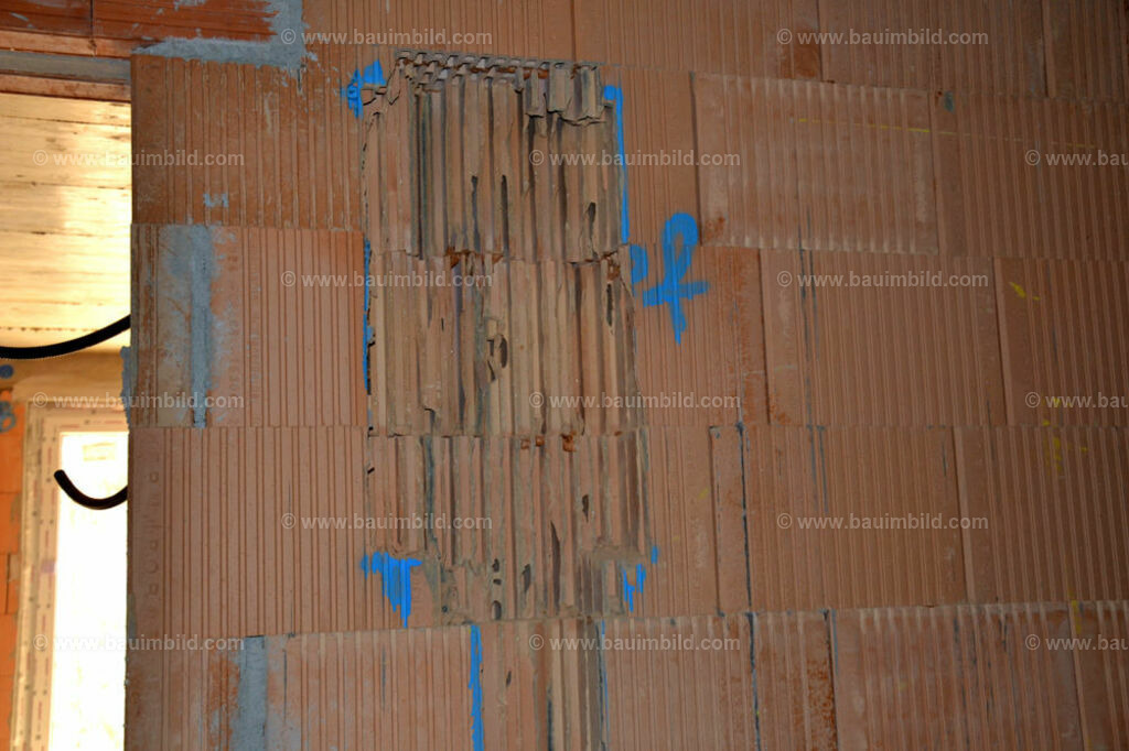 bib-lg17-elektroinstallation-0107 | Nach LV-Leistungsgruppen sortierte Detailfotos über den Bau eines Hauses. Alle Hausbau-Bilder direkt vom Urheber und Autor der Website Haus-Selber-Bauen.com