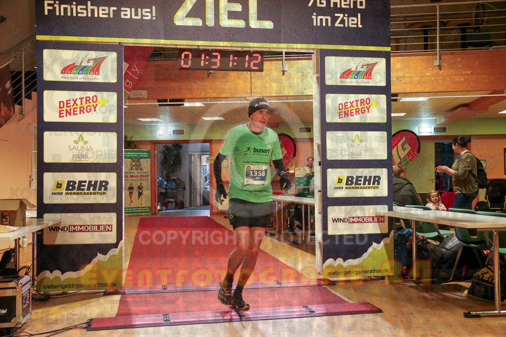 241208_1057_EX1_4002 | Sportfotografie im Rhein-Sieg Kreis, Köln, Bonn, NRW, Rheinland Pfalz, Hessen, etc. Unser Tätigkeitsfeld umfasst den Laufsport vom Volkslauf über den Marathon, Duathlon, Triathon bis zum Ultralauf wie Kölnpfad Ultra oder Schindertrail.