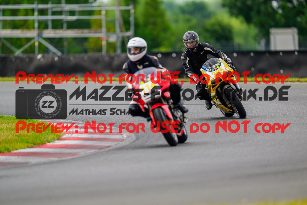 MaZZes_FotoMatrix_240724_6007705_2466 | GELB