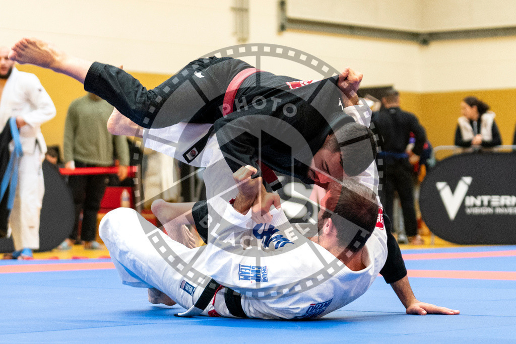 20231118PBB10492 | Fighters compete during the AJP Tour 600 Frankfurt Championship in Frankfurt/Main, Germany, on November 18, 2023.
